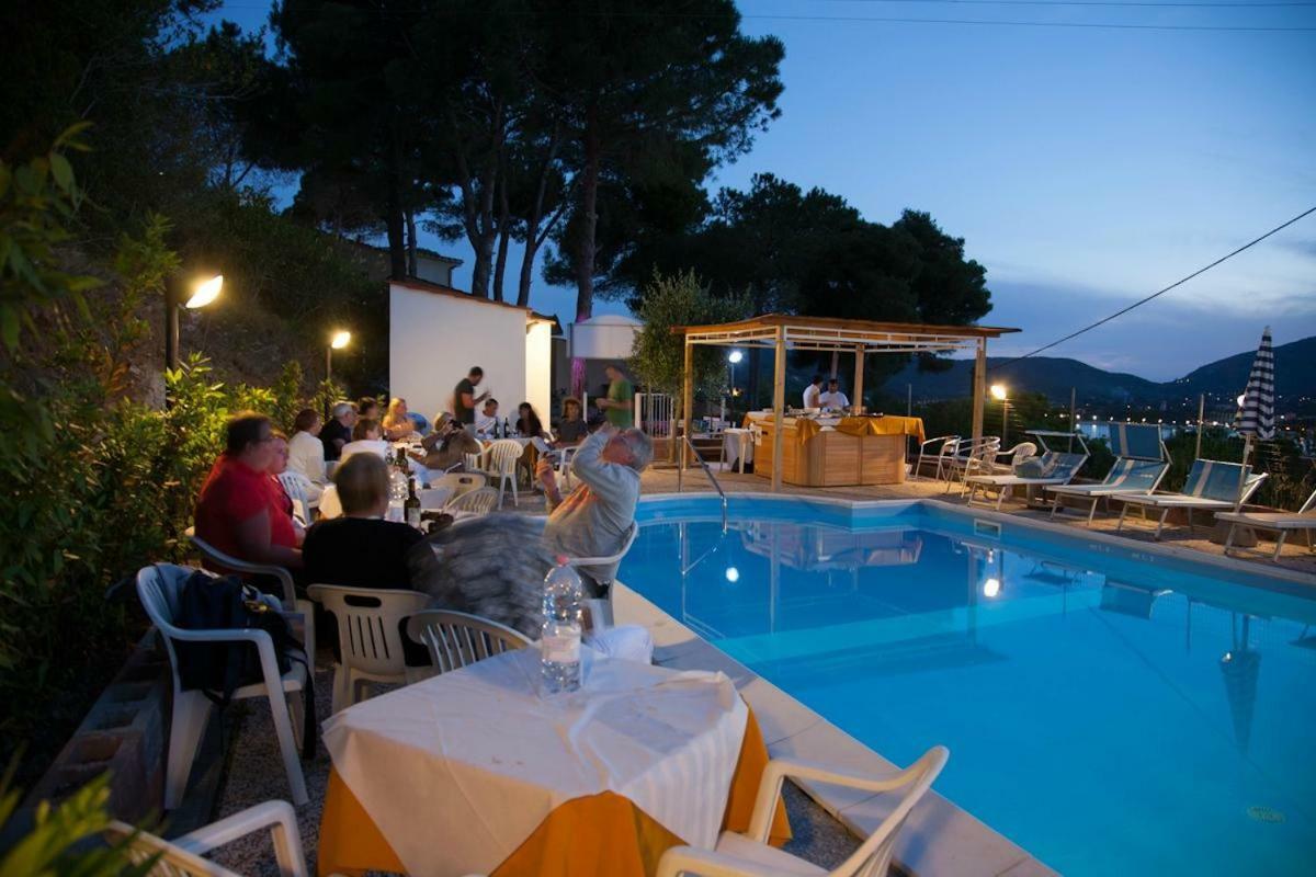 Vacanzamaredue 2 Residence Marina di Campo Exterior photo